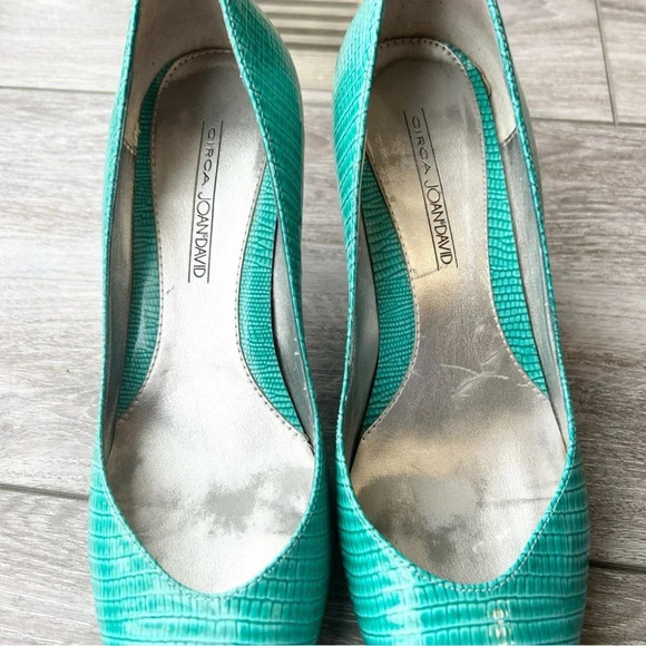 Circa Joan and David  Turquoise Textured Patent Leather Pumps - Picture 3 of 12